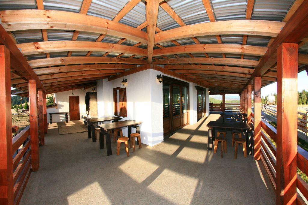 Pensiunea Muntele Alb Horezu Exterior foto