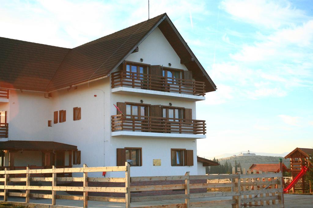 Pensiunea Muntele Alb Horezu Exterior foto