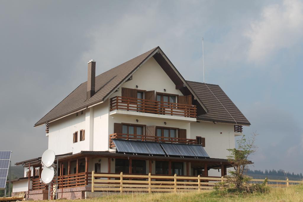 Pensiunea Muntele Alb Horezu Exterior foto