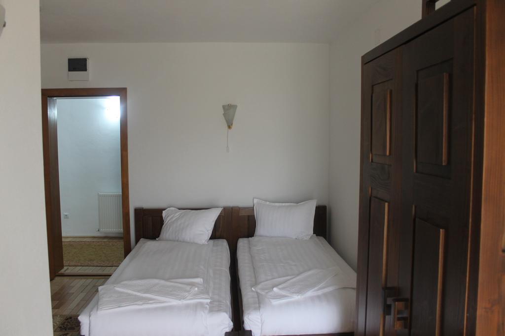 Pensiunea Muntele Alb Horezu Zimmer foto
